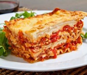 Lasagne s masem a sušenými rajčaty